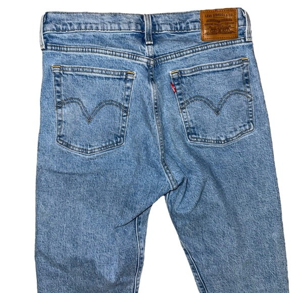 Levi's Premium Wedgie Light Wash High Rise Jeans Size 28 - Picture 2 of 7